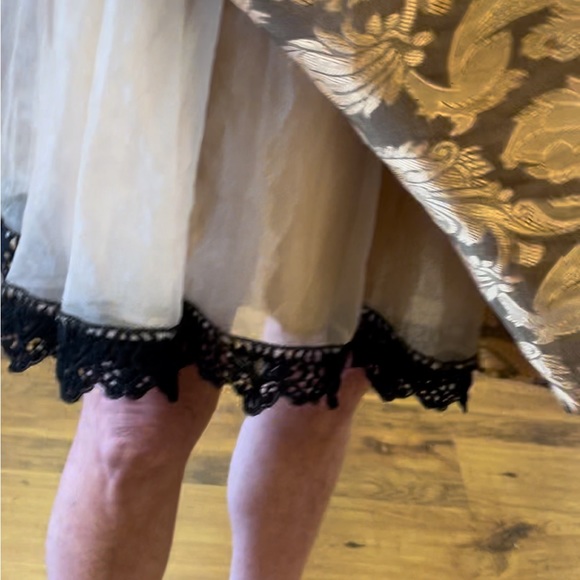 Elegant, Vintage, satan cocktail dress! It fits more like a Medium than a large. - Picture 10 of 13